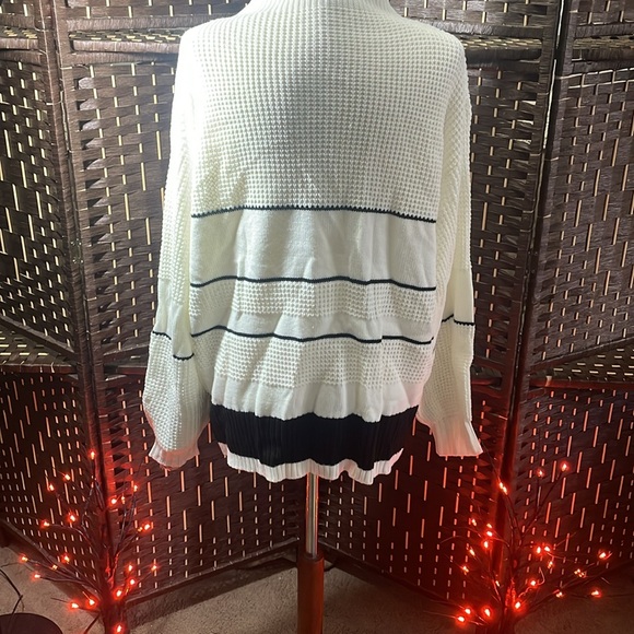 *00077 NWOT COZY STRIPED BUTTON STAND COLLAR SWEATER. - Picture 3 of 3